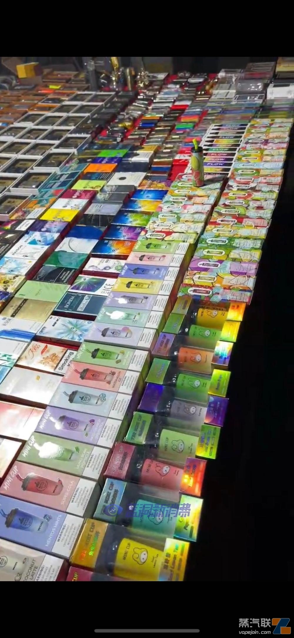 浙江某市奶茶杯電子煙代發倉被端，據稱貨品價值160萬元