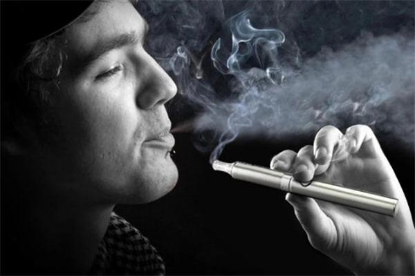 抽電子煙 二手煙