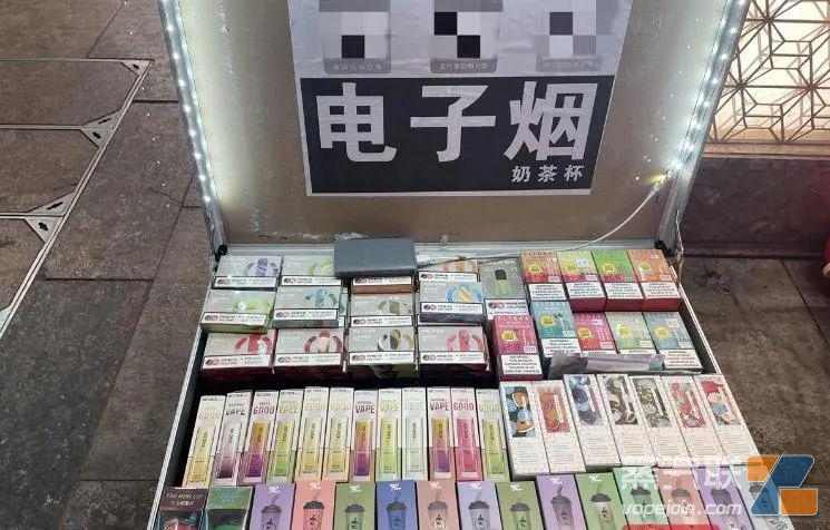 地攤售賣的電子煙  電子煙柜臺暗藏水果味電子煙