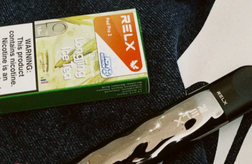 悅刻青羽煙桿充滿電后滅燈嗎