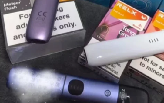 悅刻電子煙和YOOZ哪個好？2024實測對比口感、價格、性價比