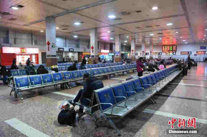 鐵路部門再次調整免費退票措施 組織車內分散就坐