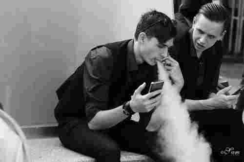 還以為電子煙健康環保？這哥們兒差點給抽死了！ 