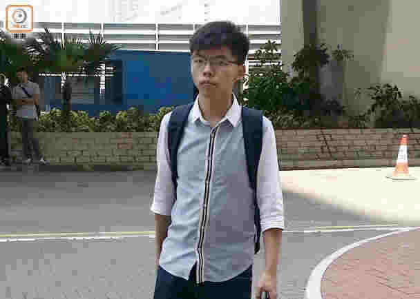 快訊：涉嫌違反保釋條件，黃之鋒在香港機場被拘捕