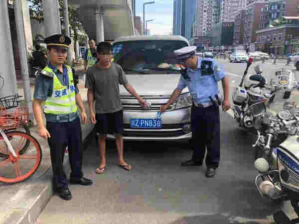 變造號牌違法運輸?；?成都一面包車司機遭重罰