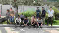 廣東高欄港驚現新型敞篷車 車上竟塞了十一個男子