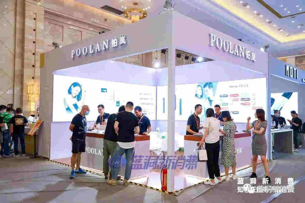 97年鉑嵐美女店主分享運營經驗：第一家店3個月回本 