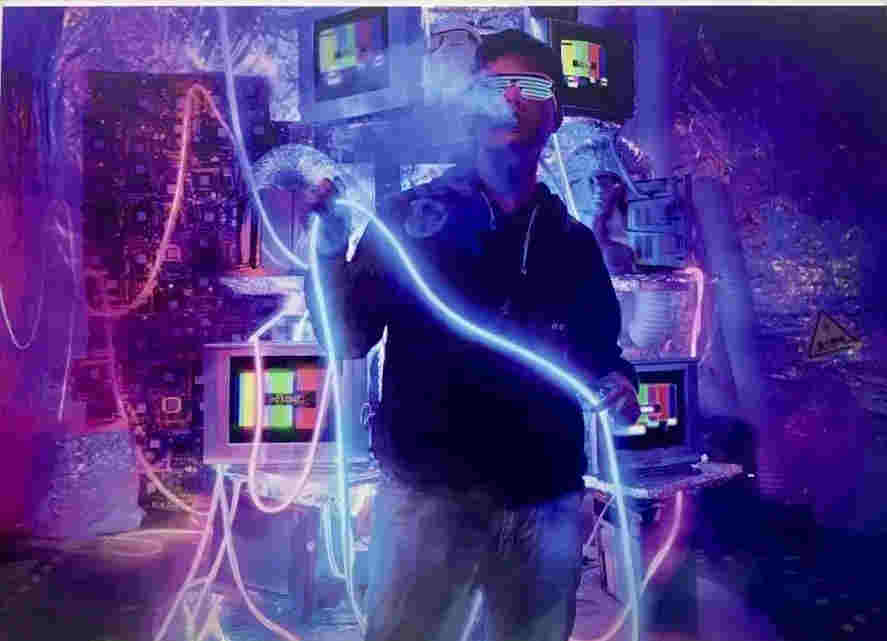 電子煙圍攻中小學生：藏在鉛筆盒中的煙 月入上千的大學生微商 