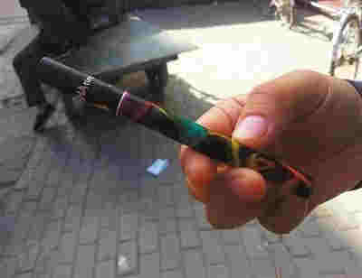 校門口文具店向小學生兜售電子煙？當地：已開展調查 