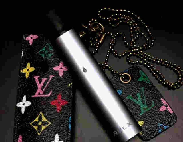 河南某小學門口文具店20元1支售賣電子煙，家長：孩子已上癮 