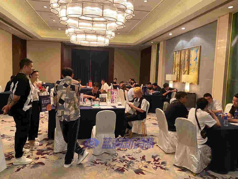 合肥站探展徠米：又雙叒叕超跑開道抓眼球，專屬VIP室座無虛席 