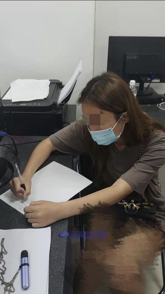 19歲女子在飛機上吸電子煙 被處罰200元