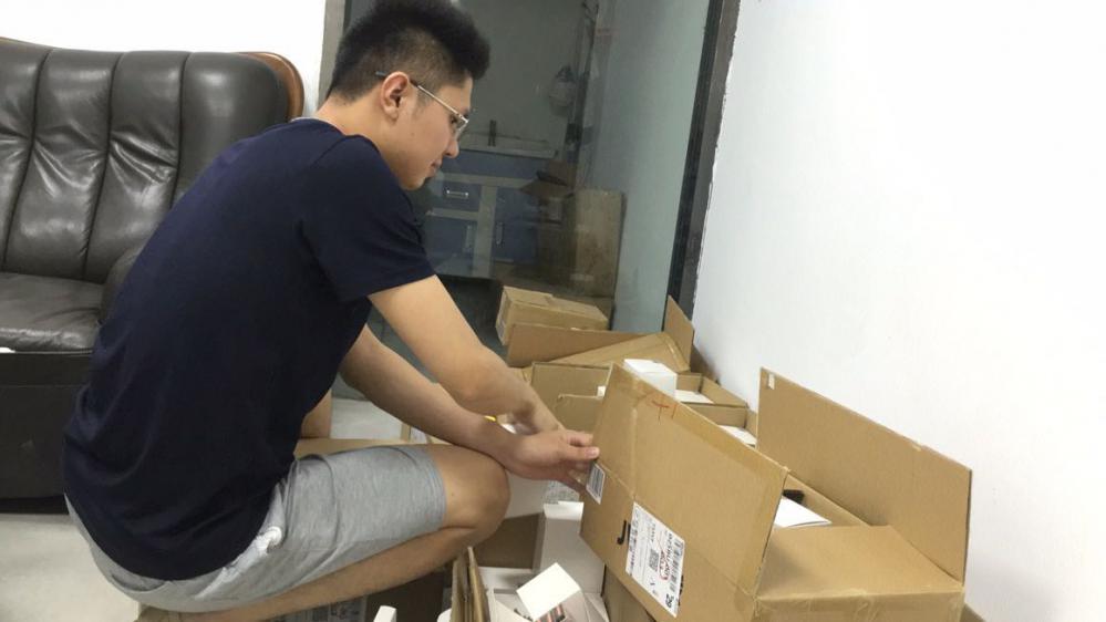 非我故事匯：一個背包兩條腿跑出的百萬市場